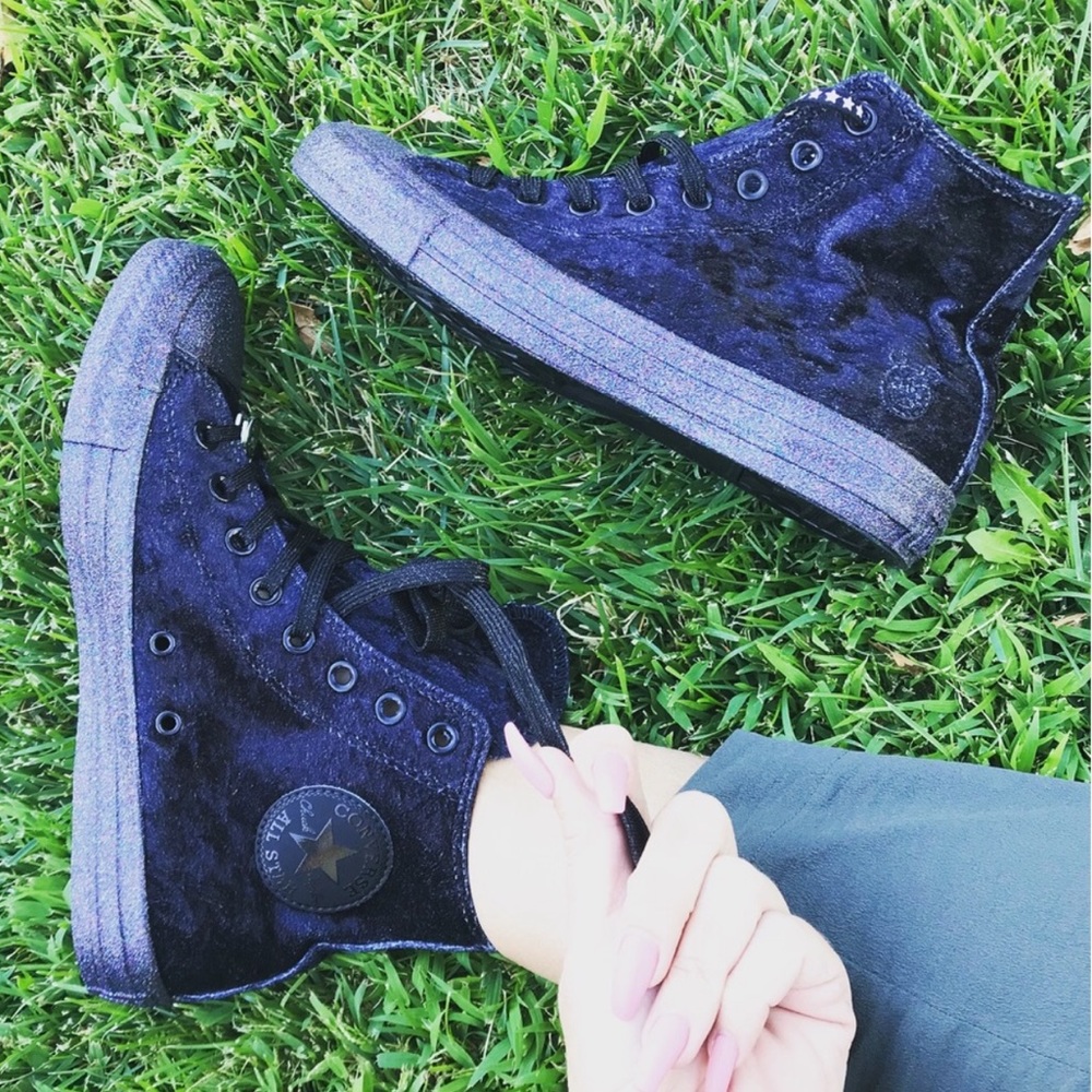NWB 🤩 Converse x Miley CRUSHED VELVET ALLSTAR
